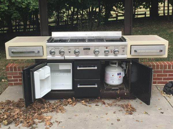 Charmglow Gourmet 95 in. Luxury Island with Dual Fuel Gas Grill in