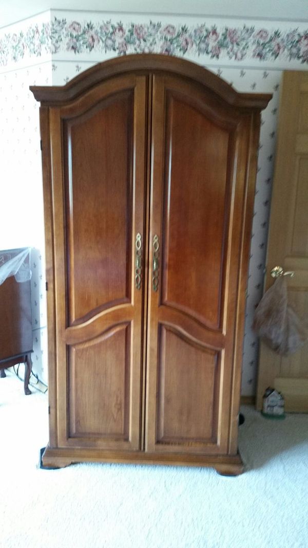 Armoire Furniture in Mill Creek WA OfferUp