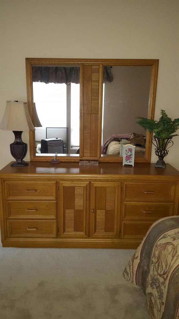 Bedroom set Furniture in Issaquah WA OfferUp