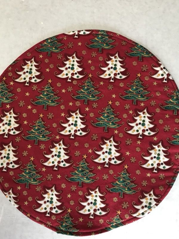 Set of four round Christmas placemats (Household) in San Leandro, CA