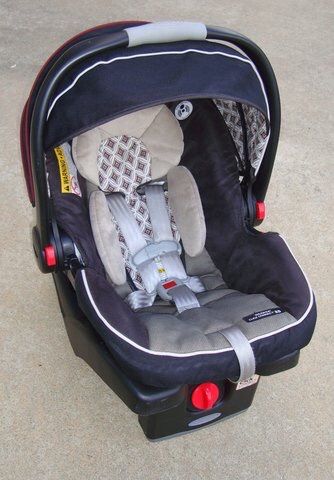 Graco Click Connect Infant Car Seat With Base (Baby & Kids) in ... Graco Click Connect Infant Car Seat With Base (Baby & Kids) in ...