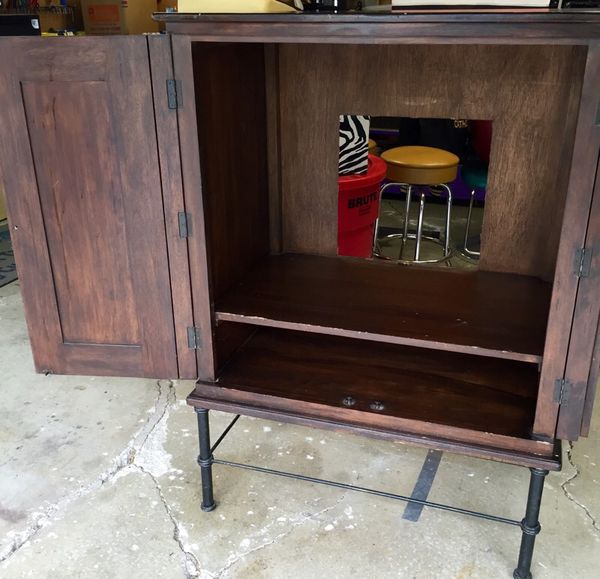 Pier 1 TV (Furniture) in Orland Park, IL