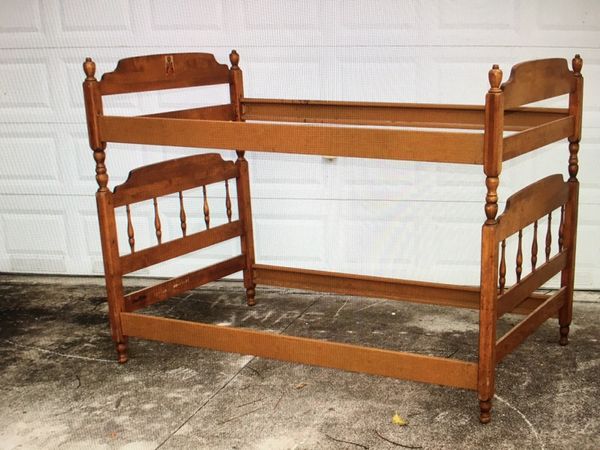 Ethan Allen twin 4 post / bunk beds (Furniture) in Pompano Beach, FL