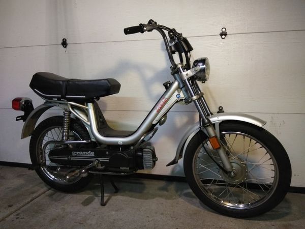 Vespa Grande Vintage Moped Vespa Grande Vintage Moped