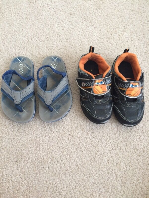 airplane flip flops