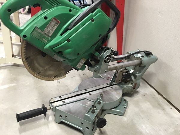 Hitachi C10FS Compound Miter Saw (Tools & Machinery) in Edmonds, WA