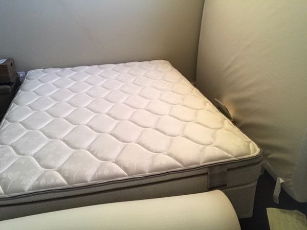 Mattress And Tempurpedic Mattress Topper Updated Price Furniture In Springfield Mo Offerup Mattress And Tempurpedic Mattress Topper Updated Price Furniture In Springfield Mo Offerup