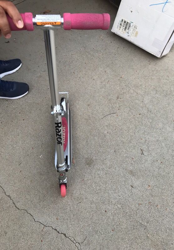 Pink Razor Light Up Wheels Scooter Pink Razor Light Up Wheels Scooter