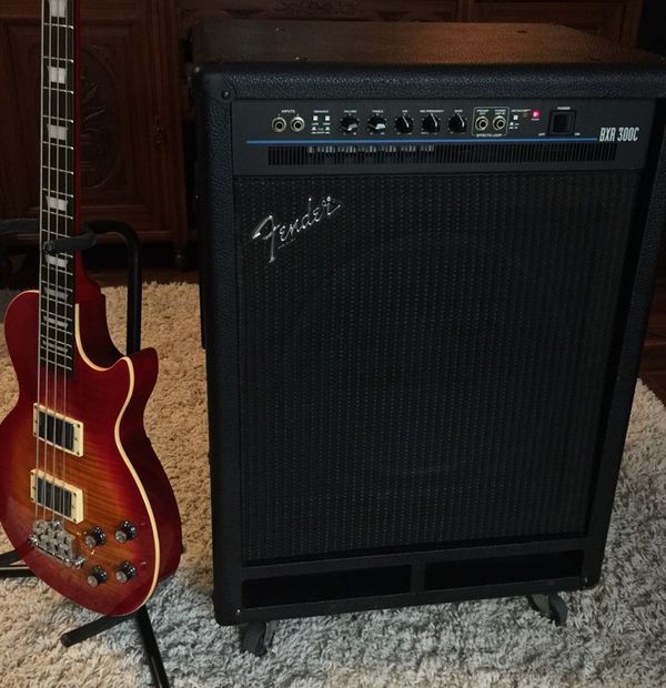 Fender Bass Amp BXR 300C 15" 300 Watts (Musical Instruments) in Redwood