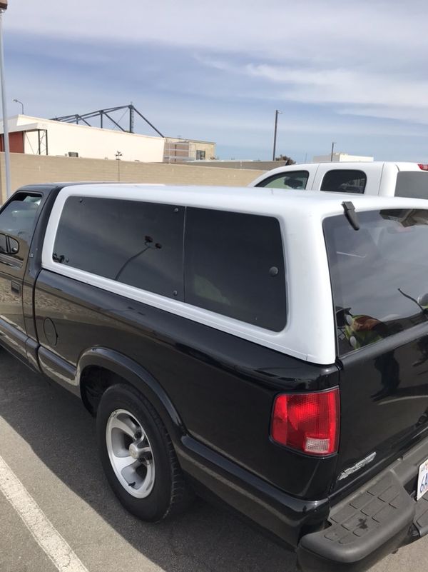 Camper shell for Chevy s10 (Campers & RVs) in Santa Paula, CA