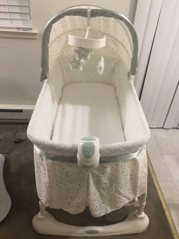 Kolcraft® Cuddle N' Care® 2in1 & Incline Sleeper (Baby