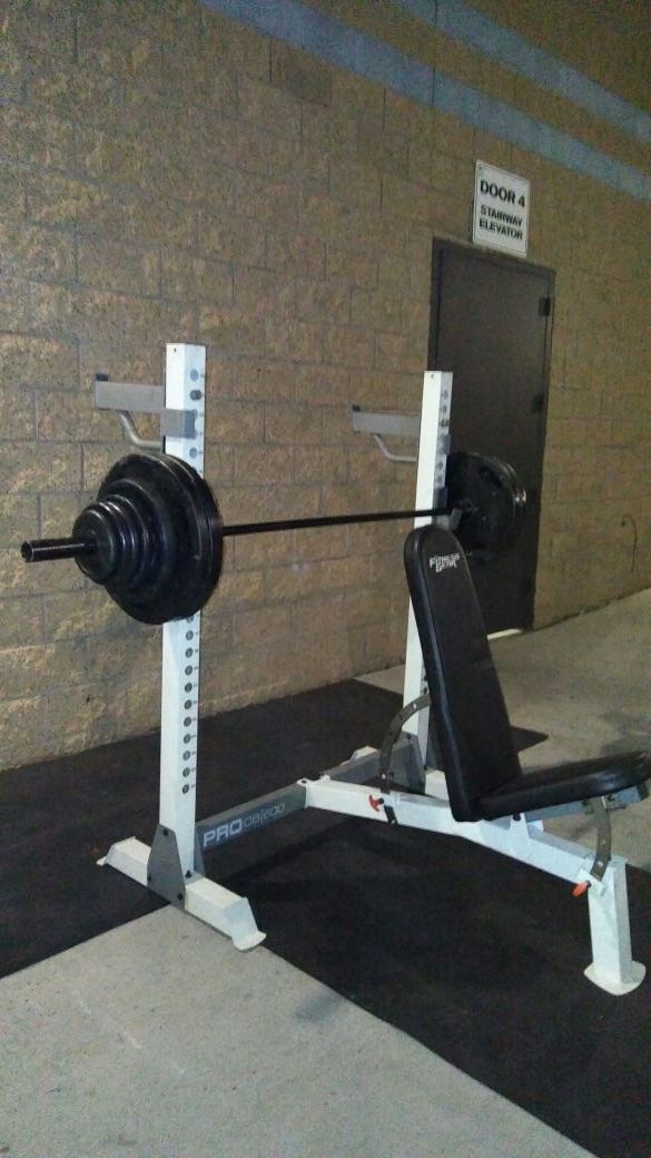 Fitness gear pro OB / 600 weight bench (Sports & Outdoors) in Commerce