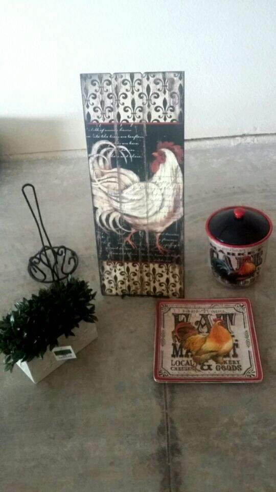 Hobby lobby rooster kitchen decor (Household) in San Antonio, TX