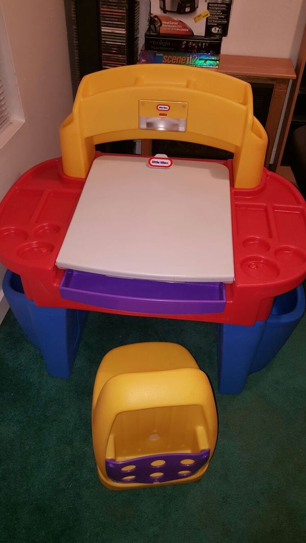 Little Tikes Art Desk with Easel Desk Light and Chair (Baby & Kids) in