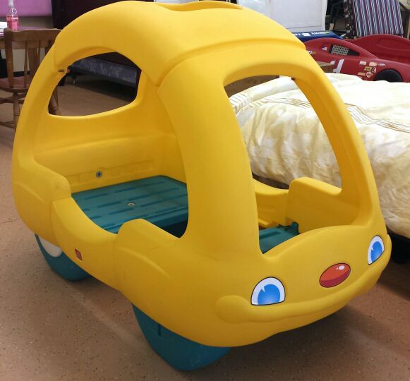 STEP 2 Toddler Car Bed VW Bug Snoozer (Baby & Kids) in Burlington, NJ
