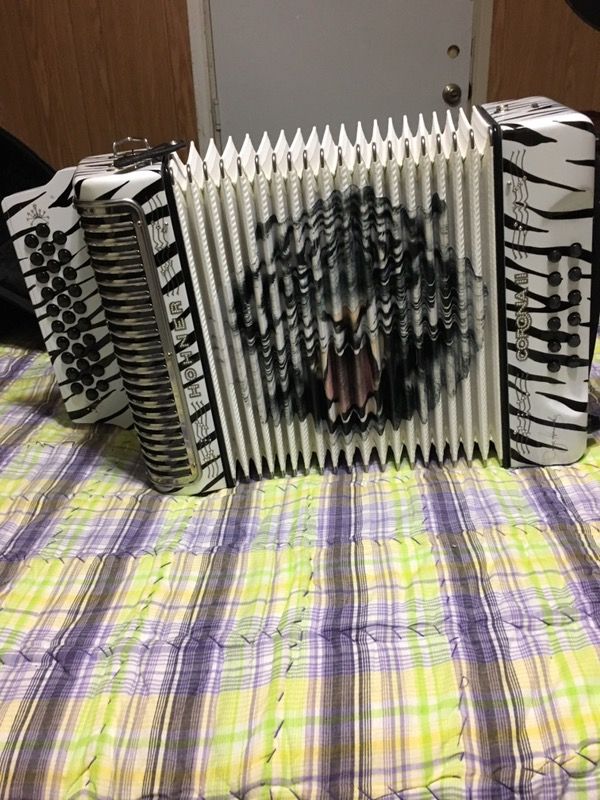 Hohner corona II Tigres del Norte edition accordion/acordeon (Musical