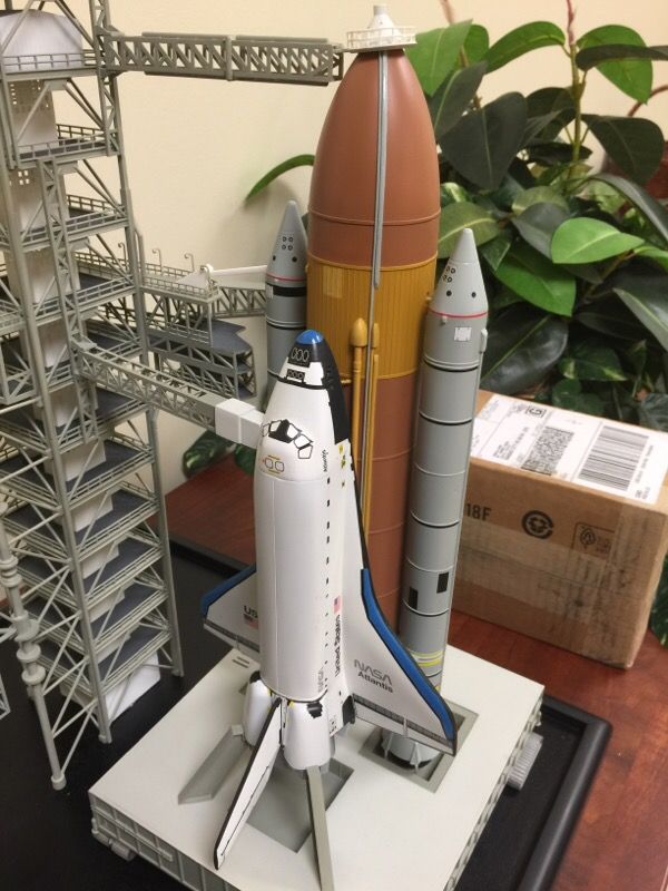 Бустер shuttle. Revell Space Shuttle 1/144. 1:144 Revell 04736 - Space Shuttle. Revell шаттл Атлантис. Revell 1/144 Launch Tower and Space Shuttle with Rocket...